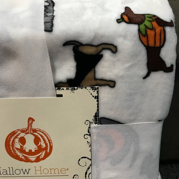 Hallow Home Halloween Dog in costume Throw - Picture 3 of 8